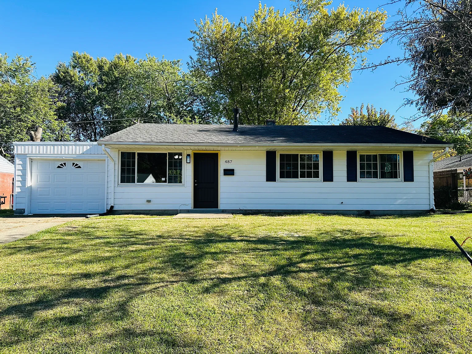 487 Warr Ln — Photo 1