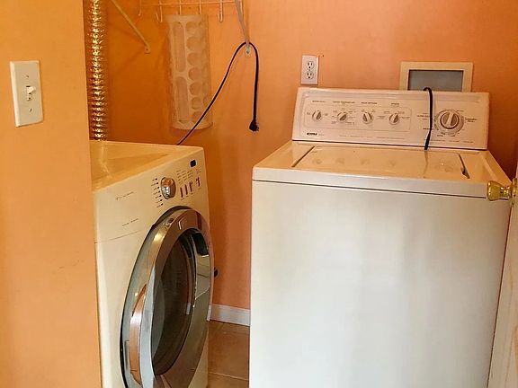 5th image of 223 Clifton Ave #1
