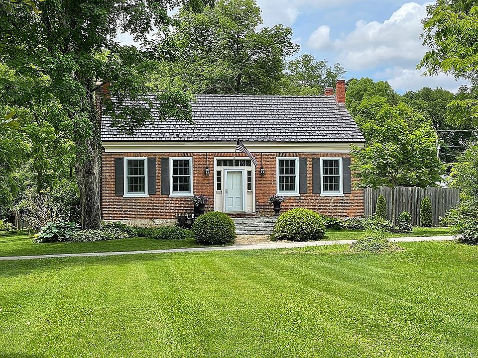 2nd image of 114 W Mill St