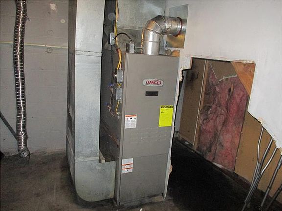 3rd image of 941 Oakland Ave