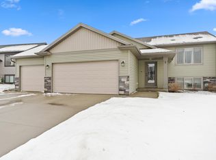 3500 Bridgeview Dr SE, Rochester, MN 55904