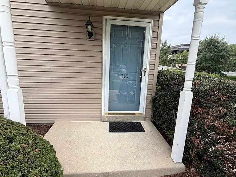 310 Peters Way — Photo 3