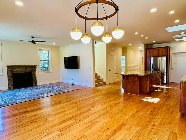 512 Lockewood Ln — Photo 7