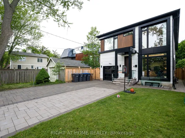 585 Montbeck Cres, Mississauga, ON L5G 1N9