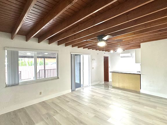 Living/Sleeping Area