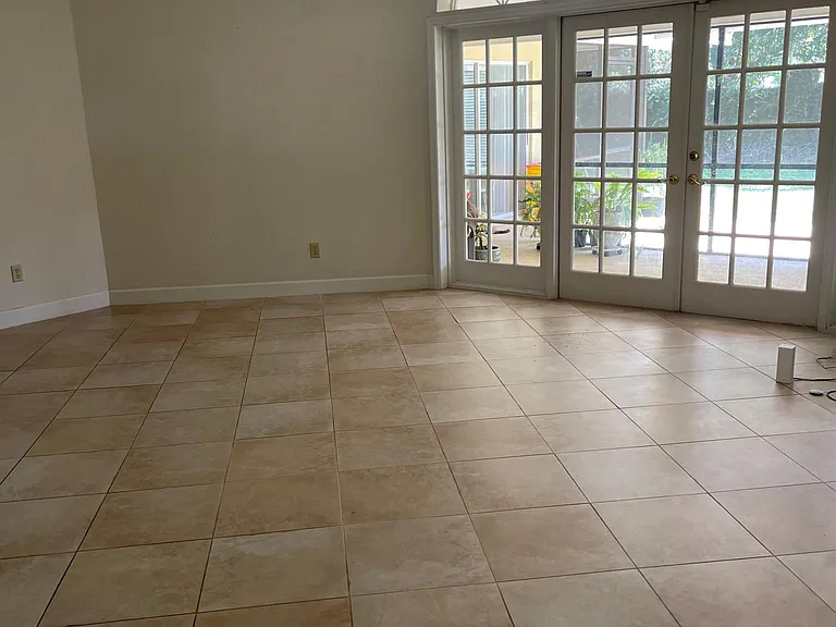 15911 Layton Ct — Photo 18