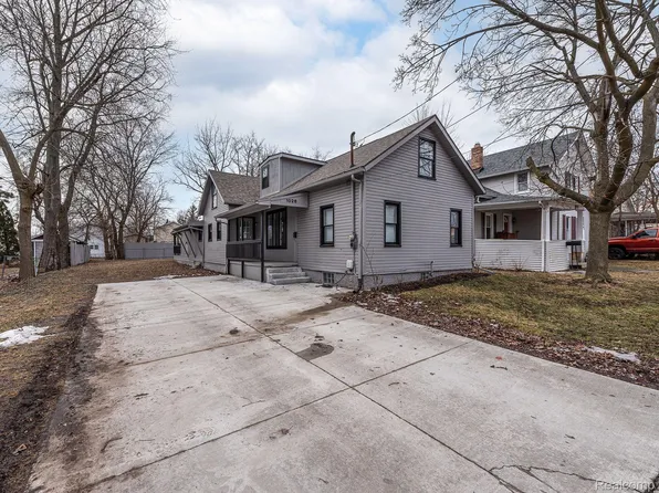 1026 E Hunt St, Adrian, MI 49221