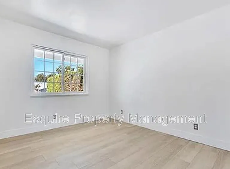 906 Granby St — Photo 13