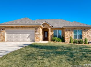 109 Ridgecrest, Floresville, TX 78114