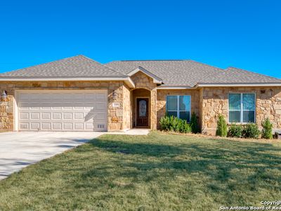 109 Ridgecrest, Floresville, TX, 78114