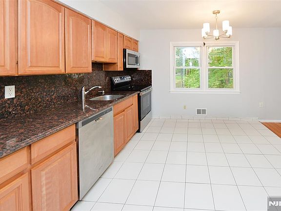 3rd image of 85 Primrose Lane #B