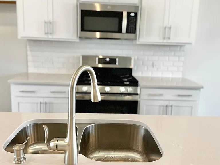 2505 Kasota Ln — Photo 6