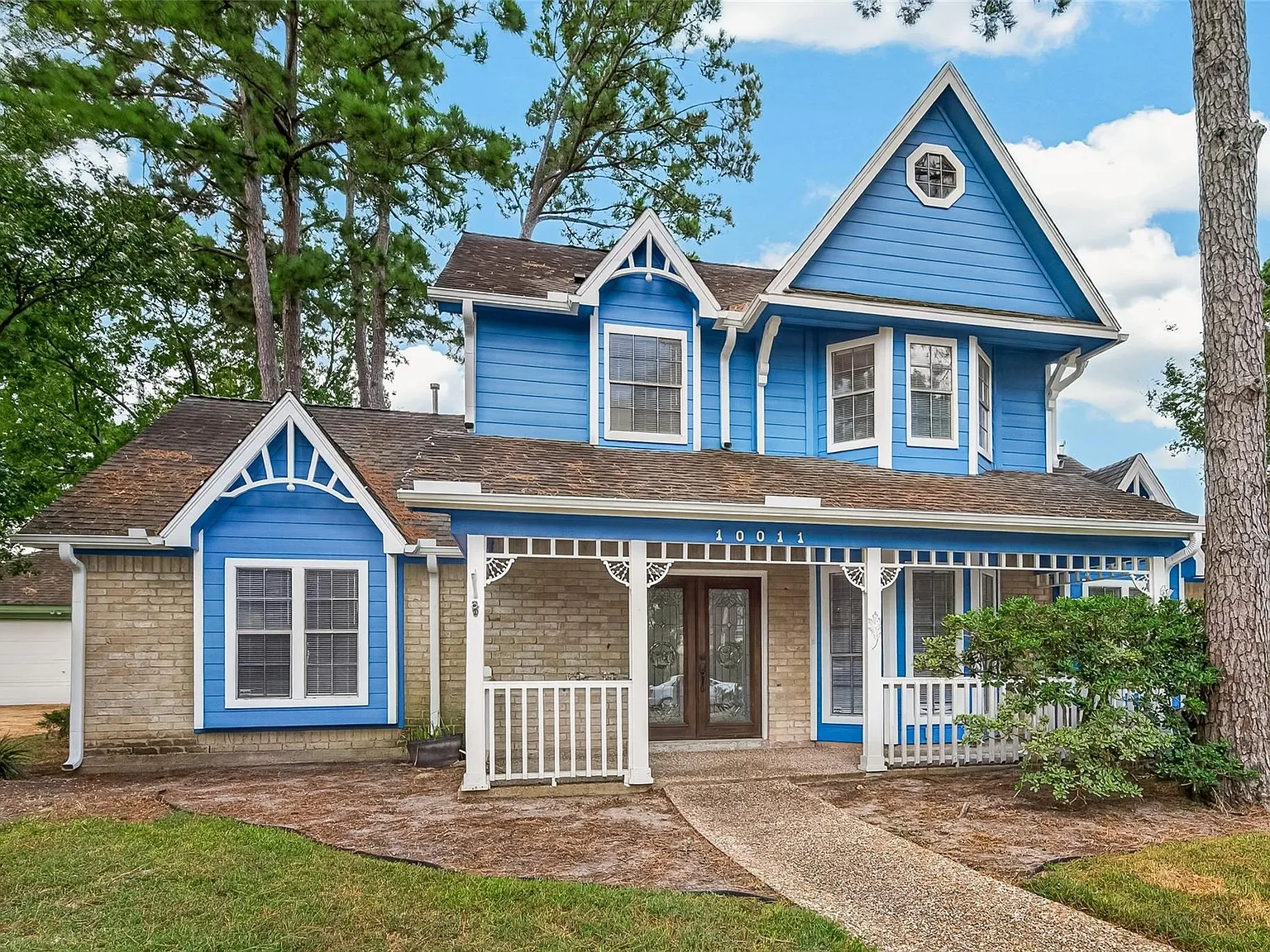 4 bed, 2.5 bath, 2322 sqft, $2,500 — Photo 1
