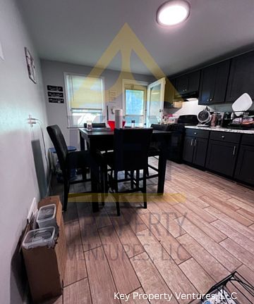 2nd image of 400 Knickerbocker Ave