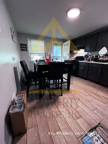 400 Knickerbocker Ave — Photo 2