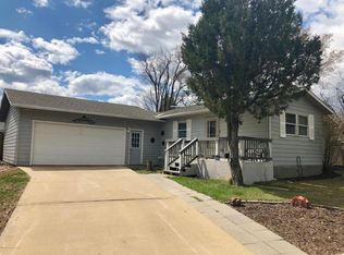 831 2nd St W, Dickinson, ND 58601