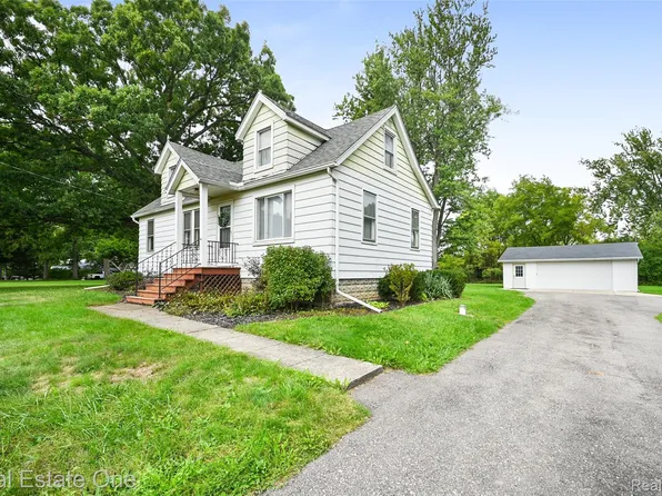 4233 McCandlish Rd, Grand Blanc, MI 48439