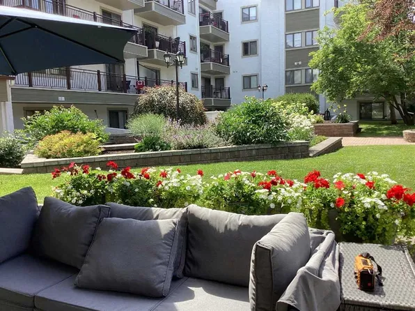 723 W 57th Ave SW #102, Calgary, AB T2V 4Z3