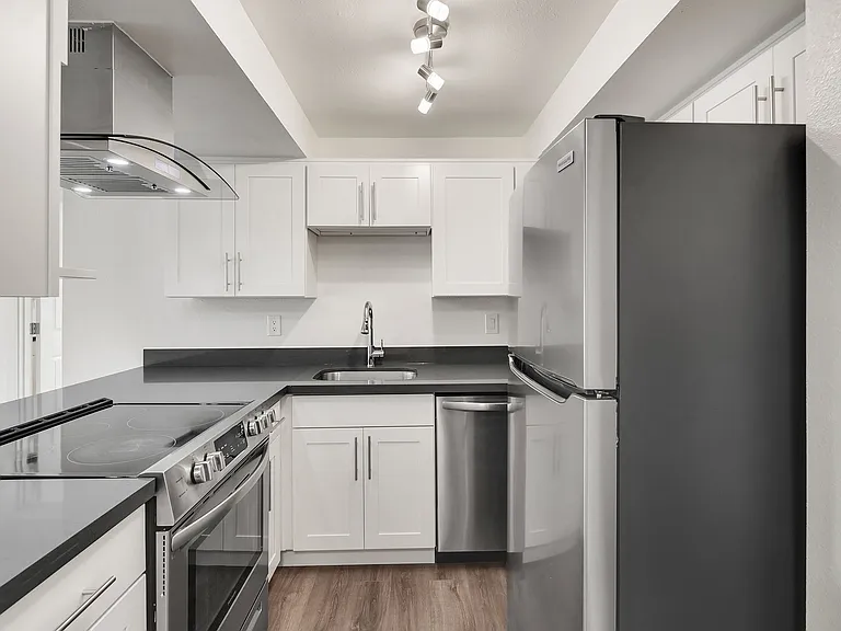 Maple Leaf Residences — Photo 16