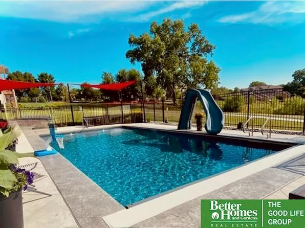 9909 Olive St, La Vista, NE 68128