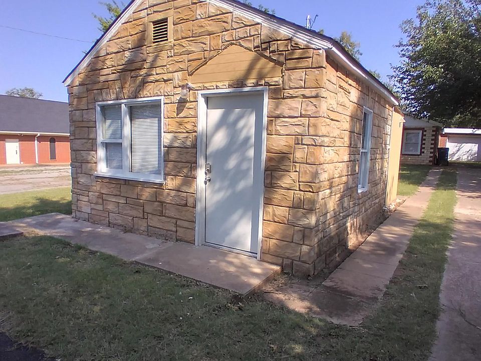 1st image of 1417 NE 10th St #2