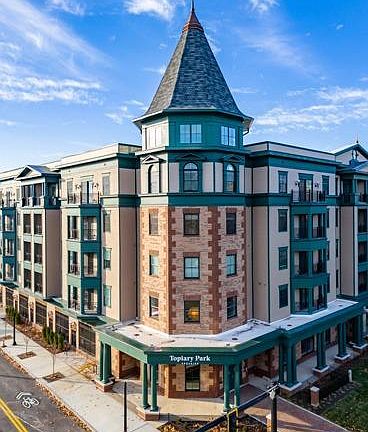 5th image of 497 E Town St #424