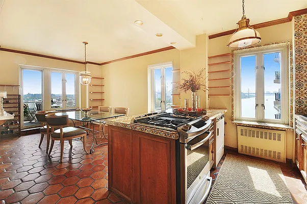 Sold by Corcoran | media 21