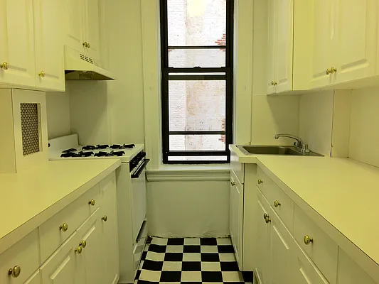 Rented by Metropolitan Equities | media 15