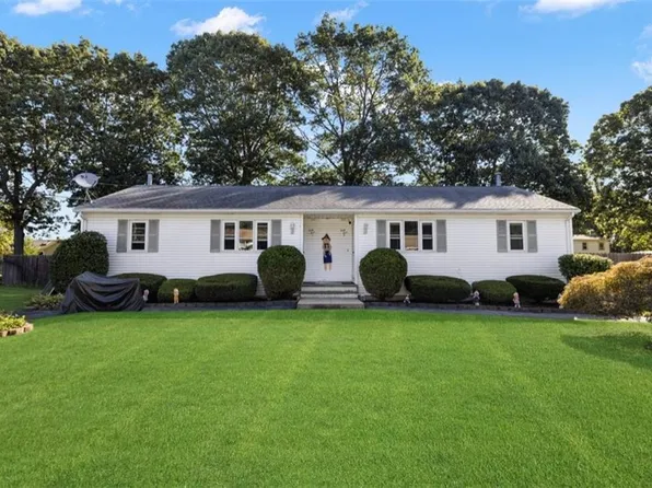 44 Taplow St, Warwick, RI 02889