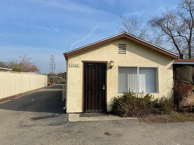 2 bed, 850 sqft, $1,545 — Photo 2