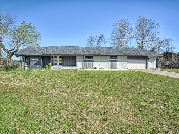 3rd image of 2211 Ravenwood Ln