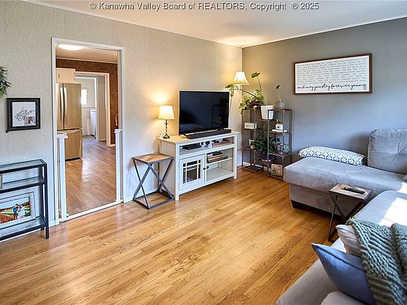 3rd image of 207 Sun Valley Dr