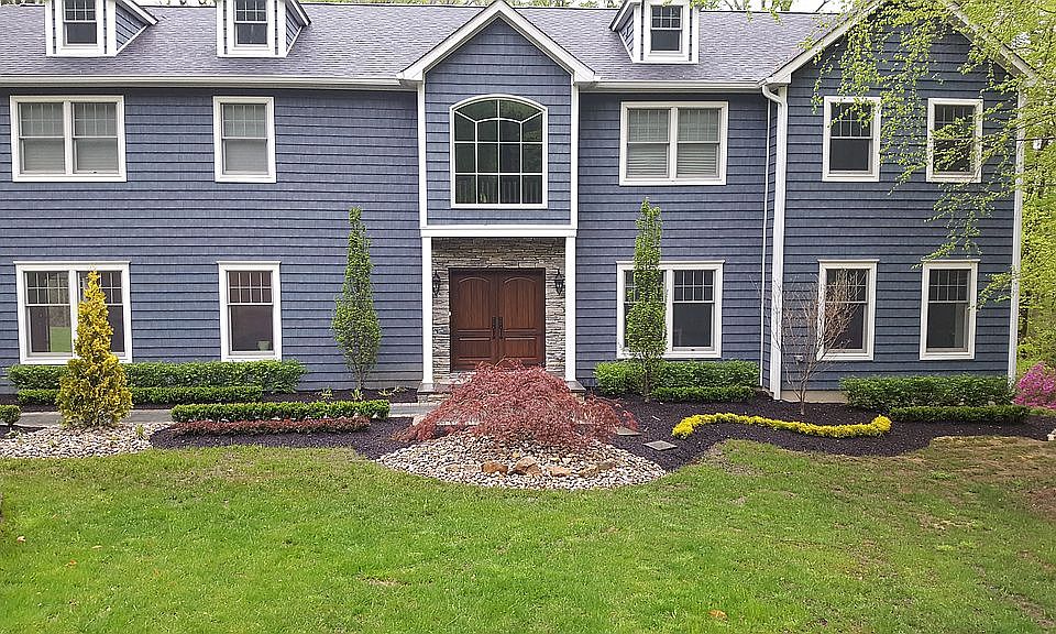 1st image of 135 Deepdale Dr