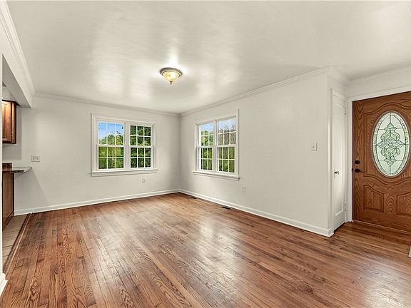 3rd image of 973 Blackhawk Rd