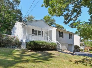 79 Friendship Dr, Rocky Point, NY 11778