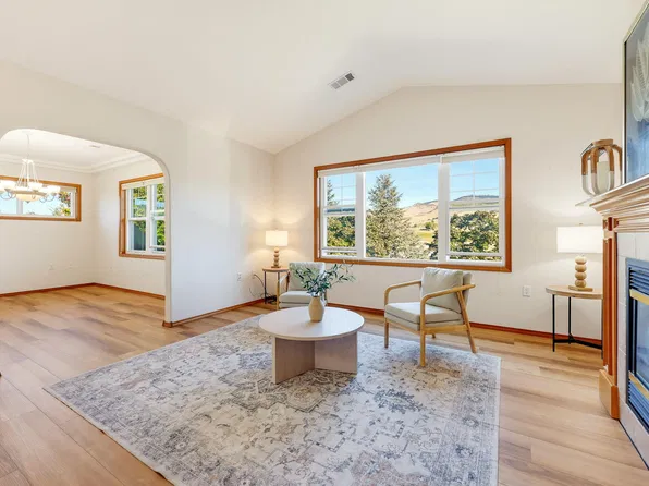 845 Pavilion Pl, Ashland, OR 97520