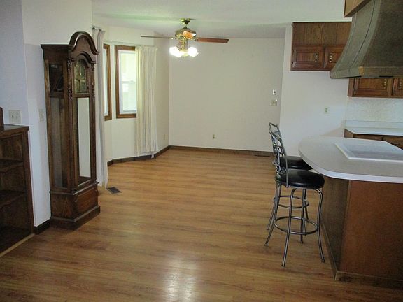 3rd image of 1019 E Lamplighter Ln
