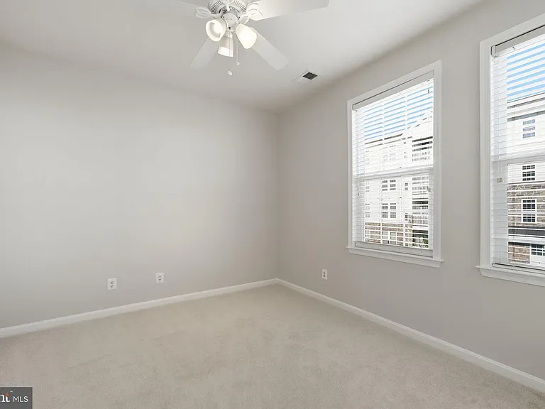 24678 Byrne Meadow Sq — Photo 18