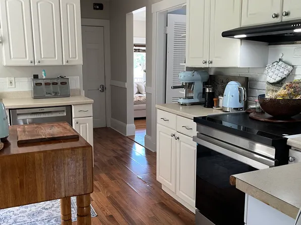 14 Sylvia St APT 1, Lexington, MA 02421