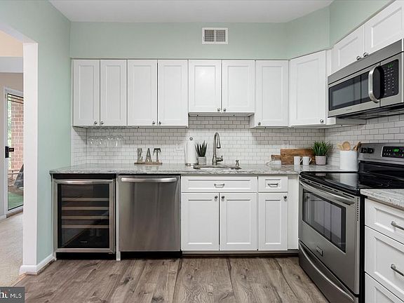 3rd image of 6 Elphin Ct Unit 202