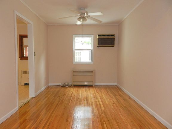 4th image of 110 Evans St