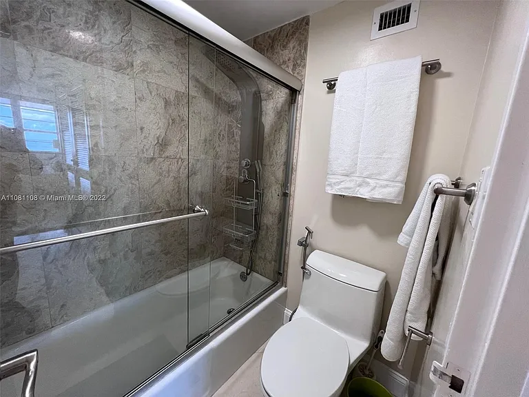 100 Lincoln Rd #1121 — Photo 13