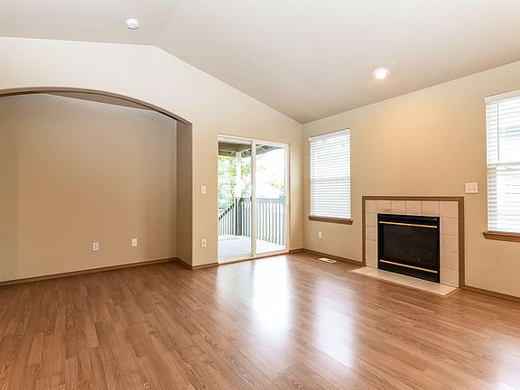 5th image of 6028 102nd St NE
