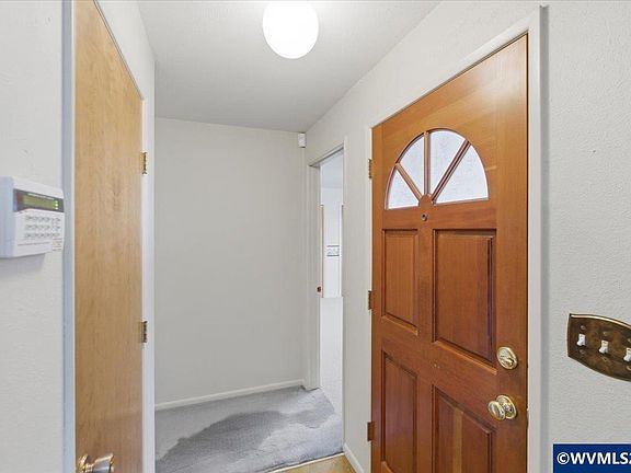 4th image of 1160 24th Ave SW