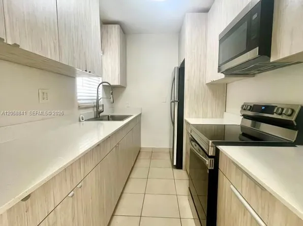 1679 NE 176th St, North Miami Beach, FL 33162