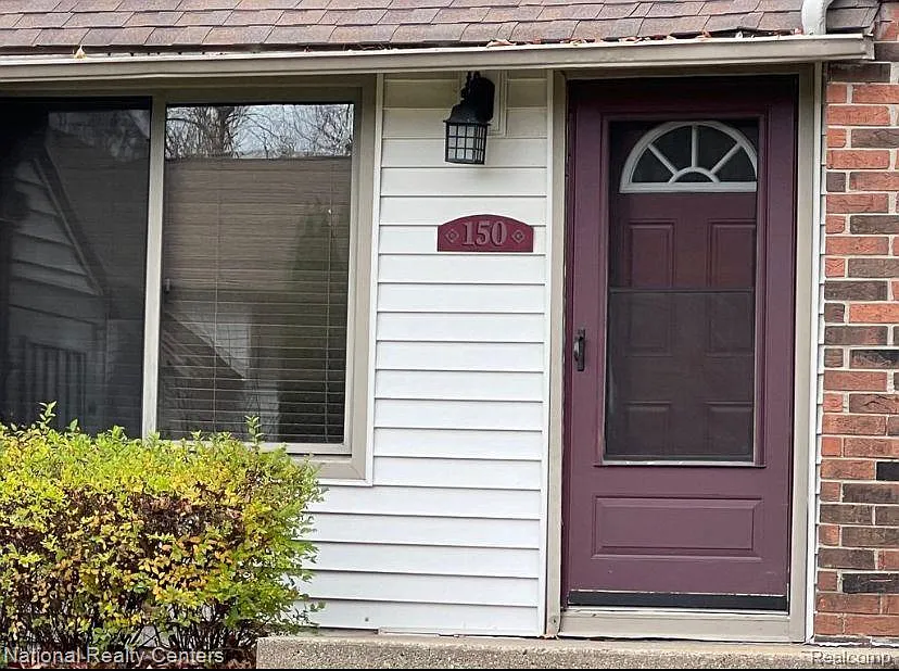 1 bed, 1.5 bath, 1246 sqft, $1,250 — Photo 2