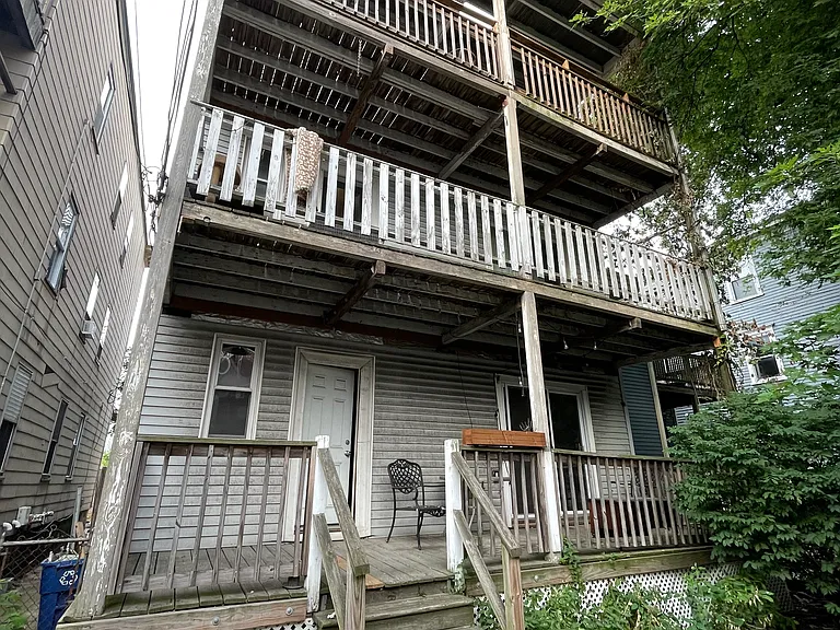 46 Middle St #3 — Photo 37