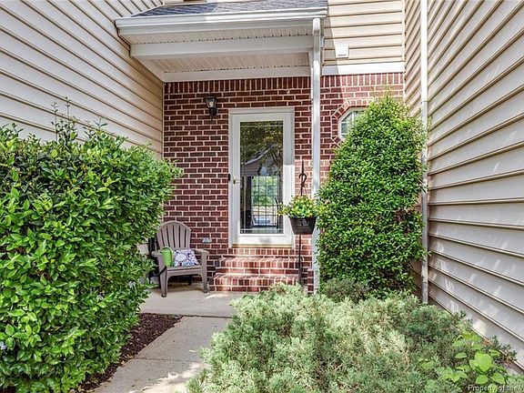 2nd image of 3904 Cromwell Ln
