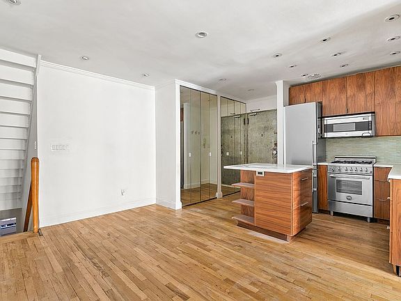 5th image of 250 W 15th St APT 2C