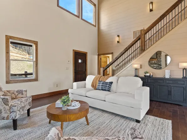 210 Mountain Trce, Ellijay, GA 30540